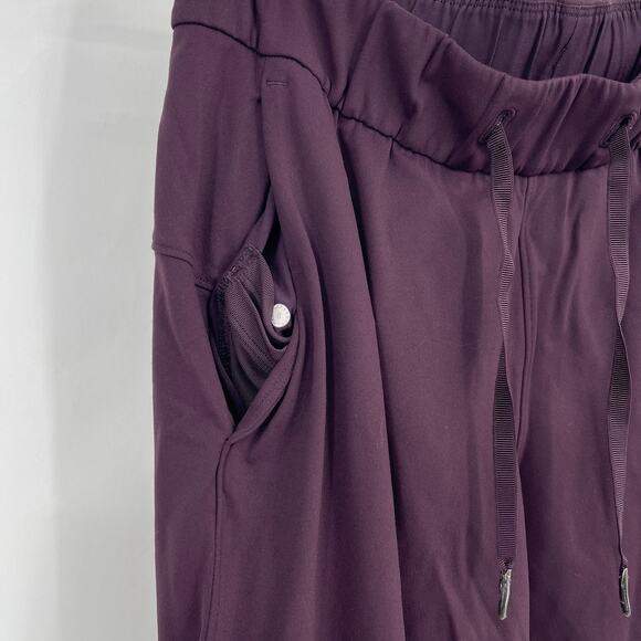 Lululemon On The Fly Woven 28" Size 6 in Dark Cherry - Picture 3 of 6